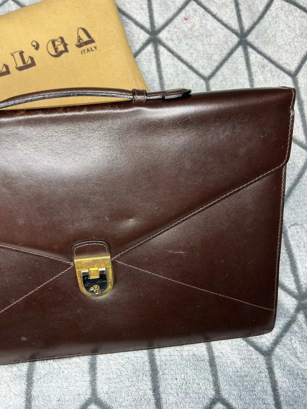 Dell’Ga Dark Brown Leather Envelope Style Slim Briefcase w Gold Silver Lock